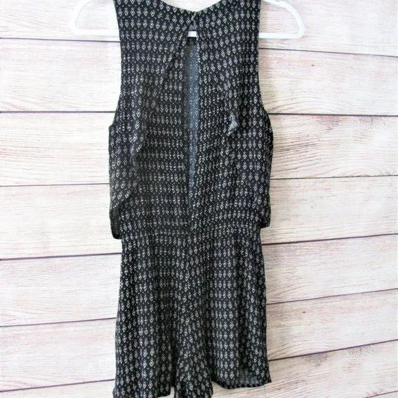 NWOT Lulus Creative Approach Arrow Print Romper - Picture 7 of 7
